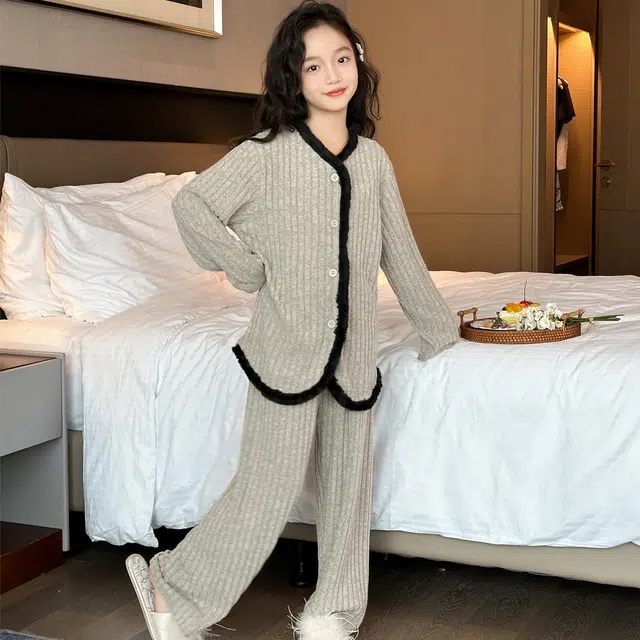 帕兰朵家居服套装 女童时髦洋气舒适高弹柔软保暖坑条毛绒黑边睡衣秋装中大童儿童秋冬女孩两件套青少年