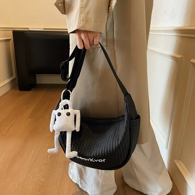 笛贝嘉 韩版潮牌字母时尚单肩包百搭休闲 布 斜挎包 常规 男女同款情侣款 多色