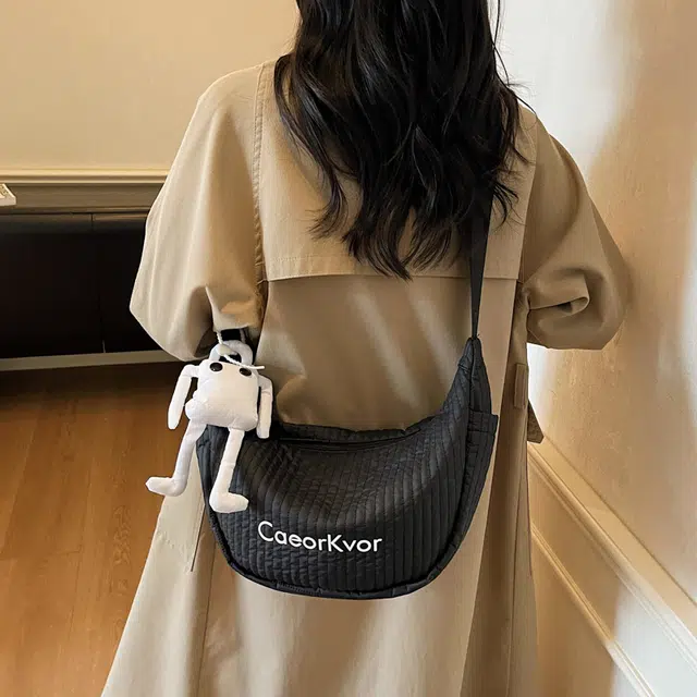 笛贝嘉 韩版潮牌字母时尚单肩包百搭休闲 布 斜挎包 常规 男女同款情侣款 多色