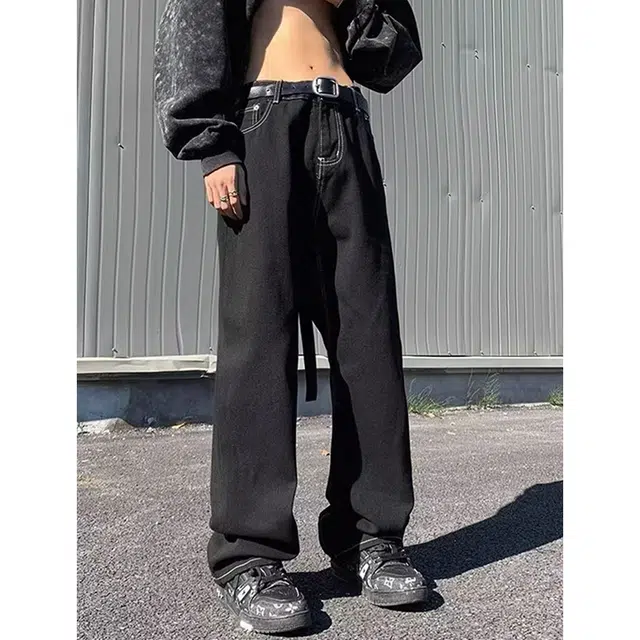 SNEIKLAU vibe