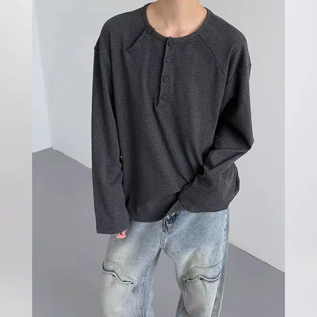 SNEIKLAU T
