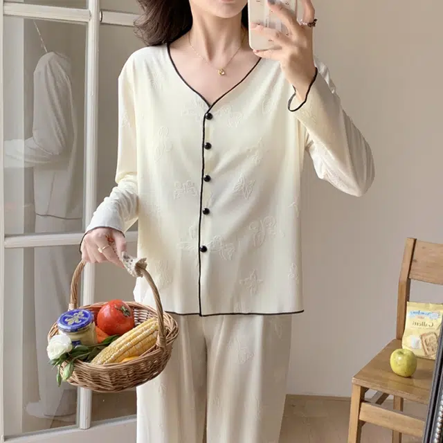 静英鸾 带胸垫简约杏白色休闲甜美时尚蝴蝶印花可外穿家居服睡衣套装 女款