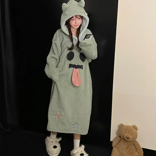 静英鸾 休闲时尚简约清新绿甜美可爱卡通柔软保暖舒适可外穿家居服睡裙 女款