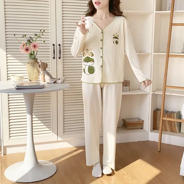 静英鸾 带胸垫甜美可爱卡通小蛇简约休闲亲肤舒适可外穿家居服睡衣套装 女款