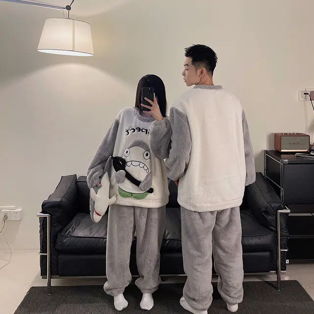 静英鸾 可爱小鲨鱼甜美风圆领珊瑚绒加绒加厚保暖秋冬季休闲舒适家居服睡衣套装 男女同款