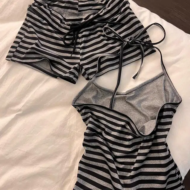 静英鸾 夏季女休闲舒适条纹吊带挂脖设计家居服睡衣套装 女款
