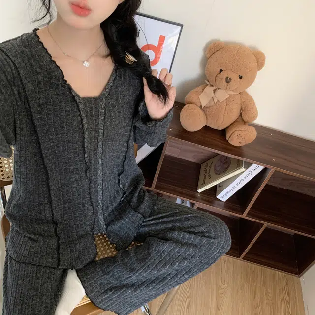 V