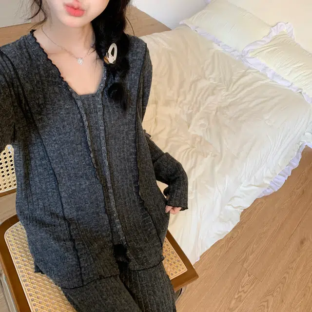 V