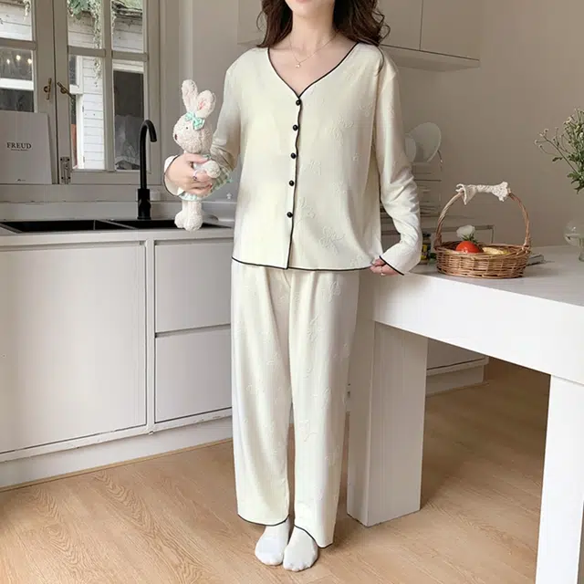 静英鸾 带胸垫简约杏白色休闲甜美时尚蝴蝶印花可外穿家居服睡衣套装 女款