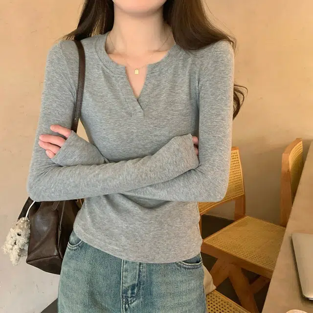 source with u V T