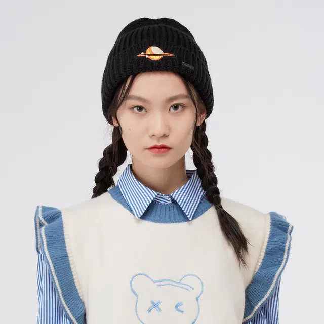 红豆 冬季保暖时尚宇航星际刺绣 腈纶 绒线帽 男女同款情侣款
