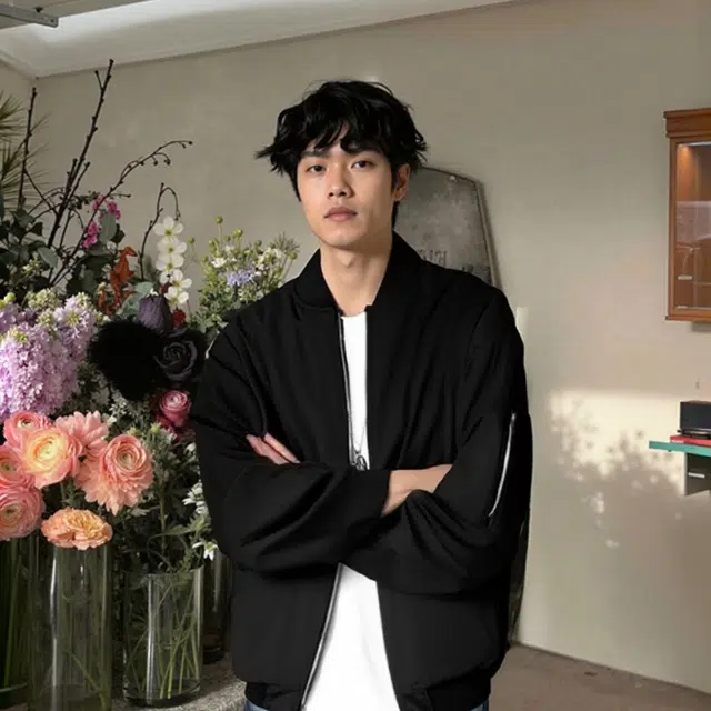八哥 美式高街基础款经典纯色复古宽松潮流时尚舒适设计感百搭通勤简约工装飞行员长袖棒球领外套夹克 男女同款