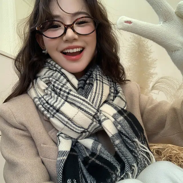 【心动礼盒】 吾皇猫 秋冬季学院风韩版简约格子冬季出行氛围感流苏保暖 聚酯纤维 绒线围巾 男女同款情侣款 甜妹粉 百搭黑