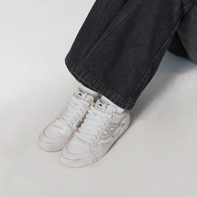 ASH MOONLIGHT STUDS