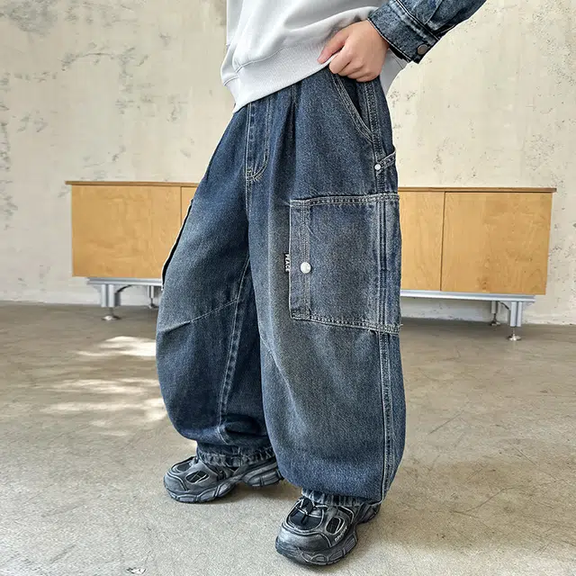 俞兆林牛仔裤 复古风方口袋设计潮裤直筒长裤时尚潮流宽松剪裁多口袋百搭