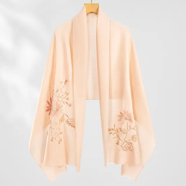 一米画纱 中式古典国风花卉贴花结婚喜宴亲肤防风保暖披风优雅精致外搭 绵羊毛 披肩 女款