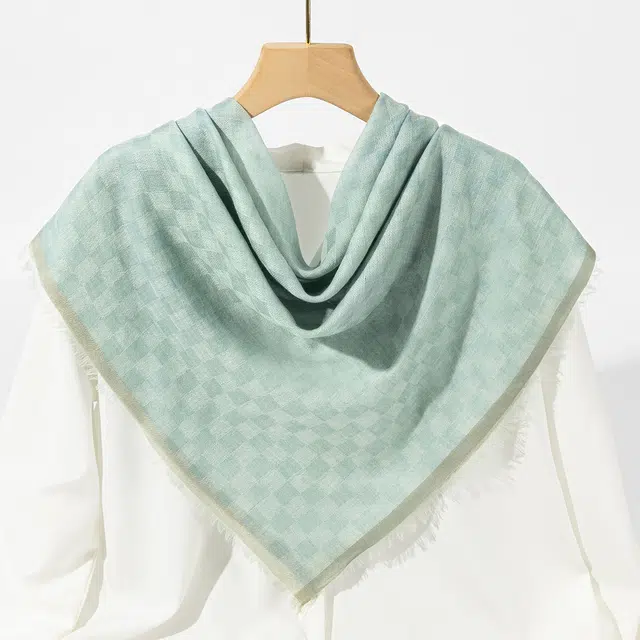 一米画纱 高格调细密轻盈柔软舒适亲肤保暖大方巾清新水溶色织格优雅个性毛须边 绵羊毛 绒线围巾 女款
