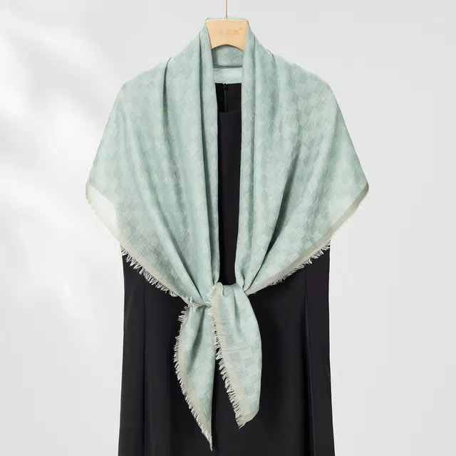 一米画纱 高格调细密轻盈柔软舒适亲肤保暖大方巾清新水溶色织格优雅个性毛须边 绵羊毛 绒线围巾 女款