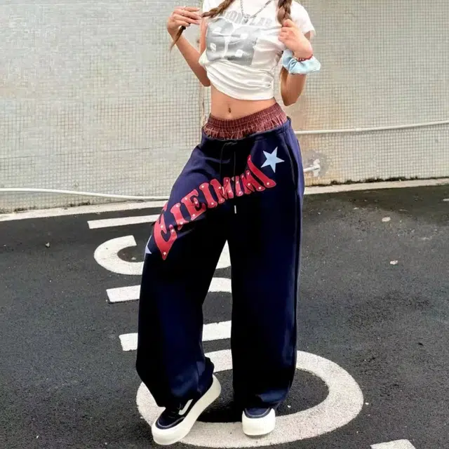 笔杏 学院风风格美式复古小众个性设计字母艺术感印花高级氛围感慵懒风松弛宽松痞帅高街嘻哈休闲裤 男女同款