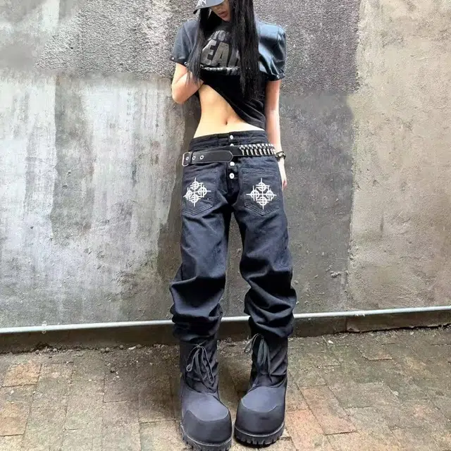 笔杏 美式高街口袋十字设计图案高级氛围感纯色宽松直筒潮流小众嘻哈街头痞帅学院时尚休闲百搭简约韩系松弛牛仔裤 男女同款