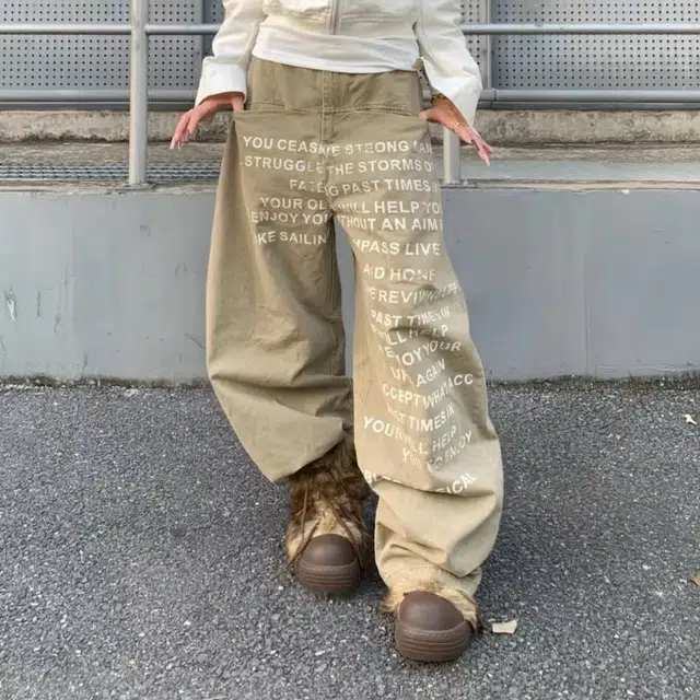 笔杏 潮牌工装字母印花阔腿裤高街小众设计感美式复古卡其色流行风格街头宽松老爹裤牛仔裤 男女同款