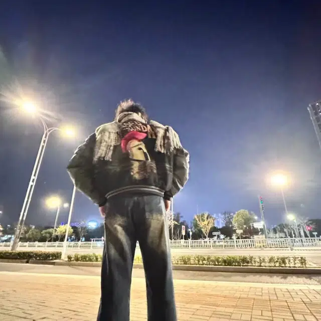 笔杏 街头潮酷风连帽夹克重工刺绣皮质拼接字母提花设计感穿搭防风保暖彰显个性潮流艺术气息浓郁日常百搭上衣 棒球服 男女同款