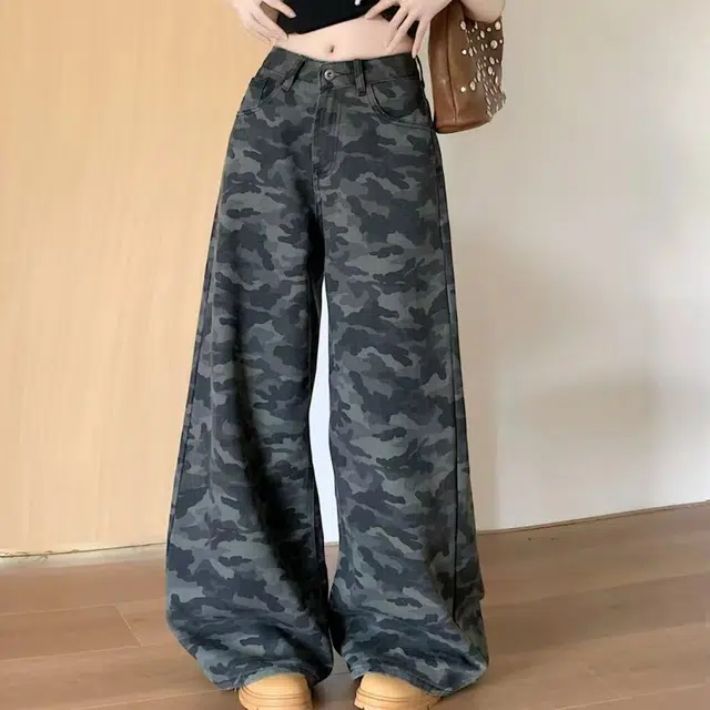 笔杏 经典迷彩印花深色系百搭高腰宽松版型显高显瘦裤腿拖地设计美式复古潮流穿搭慵懒风牛仔裤 男女同款