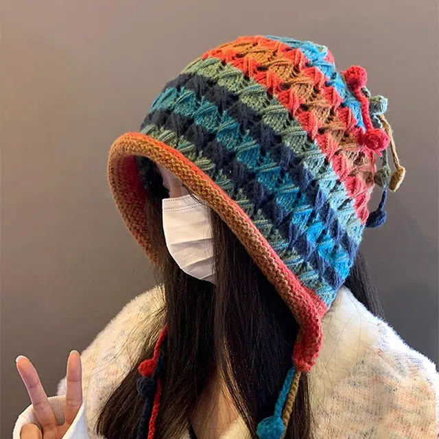 【复古风五彩色球球】 无限兔 韩版手工毛球流苏手工针织帽时尚百搭护耳秋冬大头围保暖包头帽系带套头冷帽 腈纶 绒线帽 男女同款情侣款