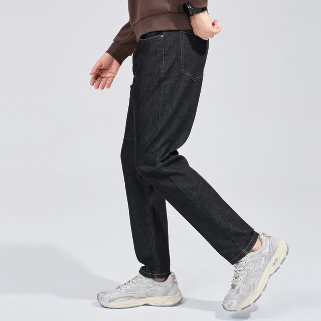 与狼共舞 水洗固色易打理弹力舒适亲肤棉质舒弹潮流通勤日常百搭高街风青年款耐磨直筒牛仔裤 男款