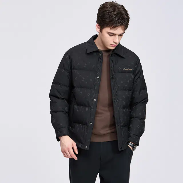 与狼共舞 潮流高街风暗纹印花时尚设计帅气穿搭抗静电舒适亲肤保暖防风挺括有型百搭休闲翻领羽绒服 男款