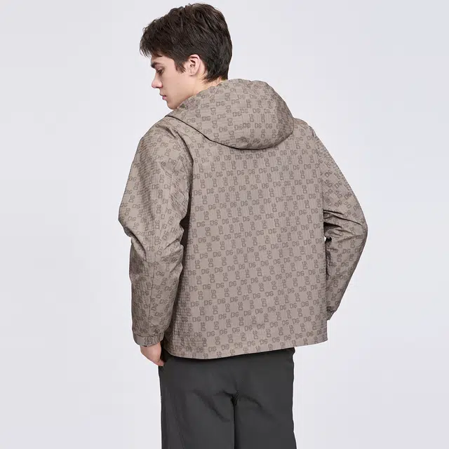 与狼共舞 潮流高街风时尚满身印花休闲户外百搭抗皱防风连帽夹克外套 男款 卡其