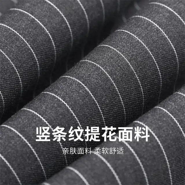 与狼共舞 竖条纹通勤时尚百搭刺绣柔软松紧腰弹力五分休闲短裤 男款 深灰色