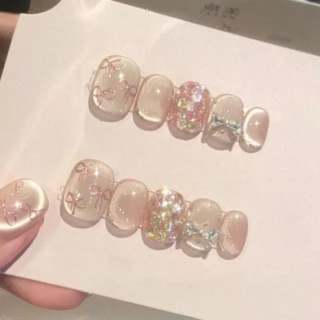 计轩 蝴蝶结玻璃珠猫眼亮片  穿戴甲 短梯粉色纯色 可爱 气质美甲显白温柔
