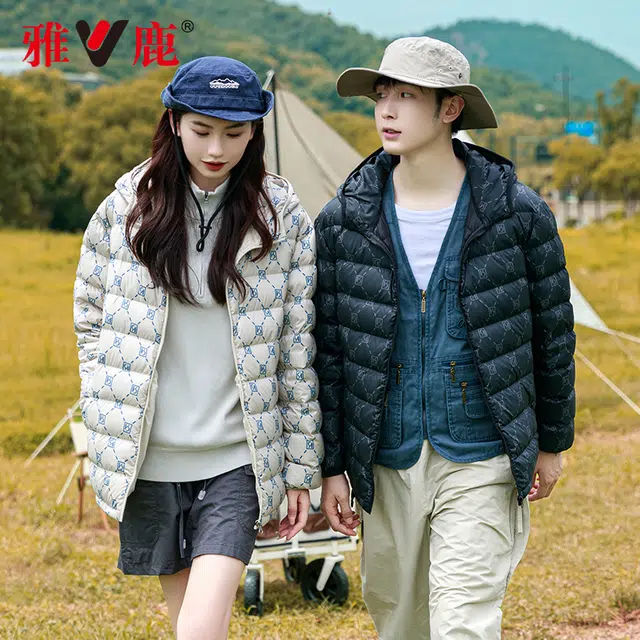 雅鹿 轻暖系列 纯色印花潮流可收纳时尚轻薄休闲短款宽松外套羽绒服 男女同款 黑色