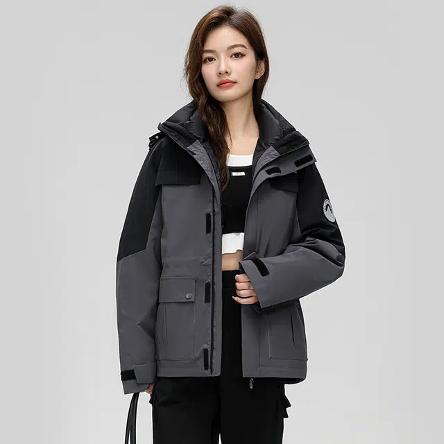 雅鹿 防风防雨户外登山服冲锋衣 女款