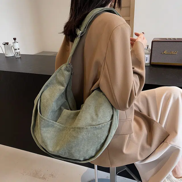 雅鹿 小众设计通勤包时尚百搭秋冬大容量休闲 鹿皮绒 饺子包斜挎包 大号 女款 橘色/黑色/绿色/咖色