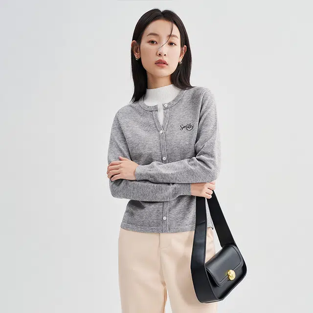 初语 款软糯糯毛衣短款针织衫 女款
