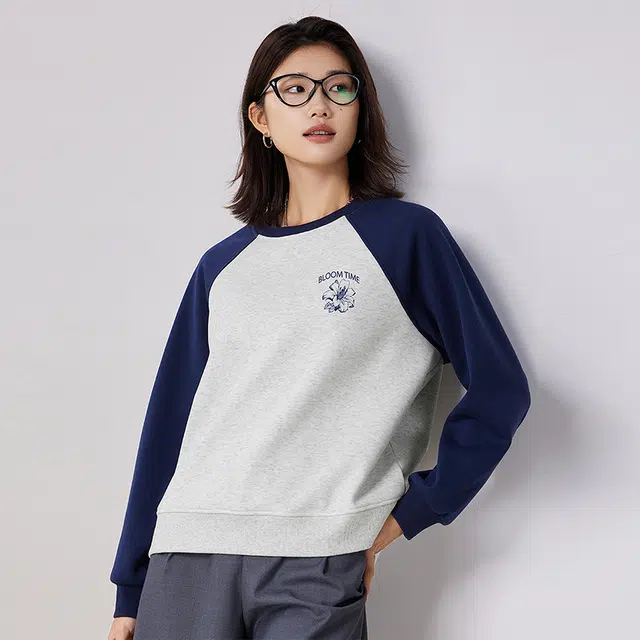 初语 美式百合花卫衣加绒保暖撞圆领插肩袖上衣 女款