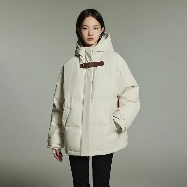 初语 加厚连帽设计感皮扣保暖面包服短款羽绒服 女款 白色