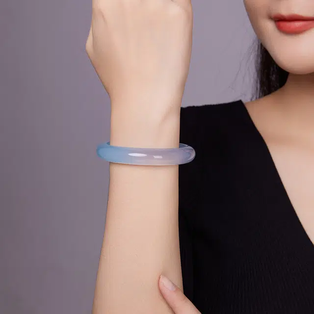 【清冷美人】 翠雅金楼 高品质天空蓝玉镯 清新浅蓝色新中式国风美学 轻奢高级感温婉江南风情古典优雅百搭#好运 玉髓 手镯 女款