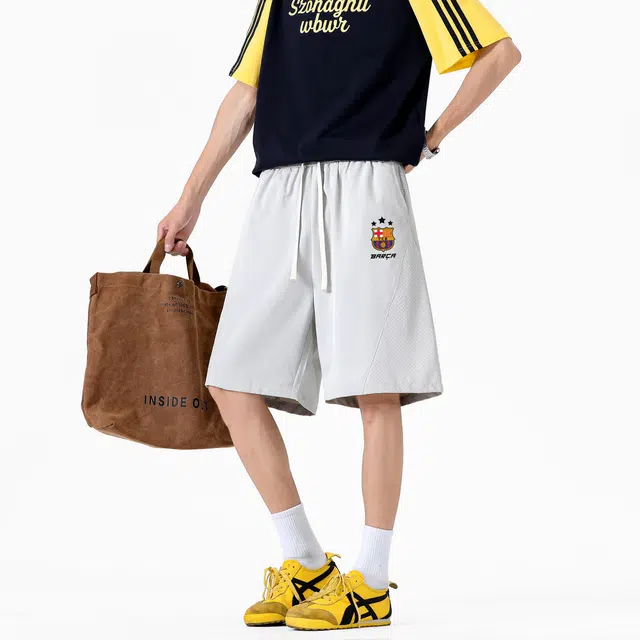 巴塞罗那足球俱乐部 队徽字母印花拼接解构设计透气网孔薄款五分裤宽松百搭时尚休闲短裤 男女同款