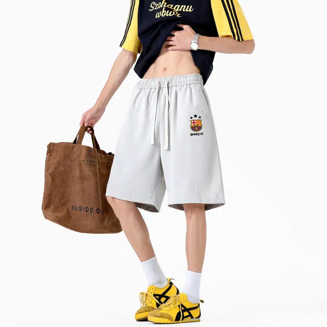 巴塞罗那足球俱乐部 队徽字母印花拼接解构设计透气网孔薄款五分裤宽松百搭时尚休闲短裤 男女同款