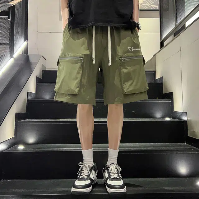 巴塞罗那足球俱乐部 美式户外城市机能风品牌字母印花拉链工装口袋五分宽松百搭潮牌透气轻薄休闲短裤 男女同款
