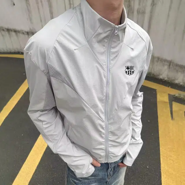 巴塞罗那足球俱乐部 美式轻量化薄款剪裁多片品牌标识解构休闲跑步骑行运动户外廓形网眼 透气速干凉感防晒服 男女同款