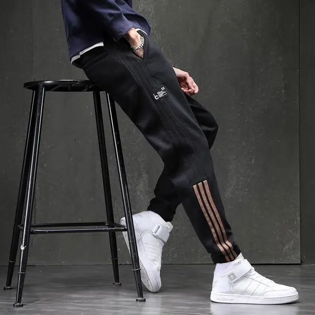 羽浅 三条杠条纹哈伦束脚简约百搭舒适弹力抗皱针织运动九分休闲裤 男款