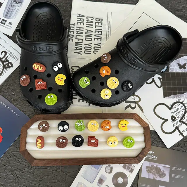 crocs