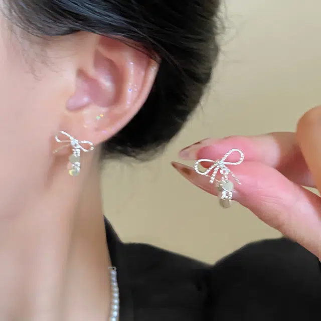 【甜酷芭蕾风蝴蝶结】 攸委 轻奢精致闪亮流苏耳钉亮片耳坠 甜美小香风仙女耳环#好运 合金 简约时尚百搭小众设计感小巧耳饰饰品 女款