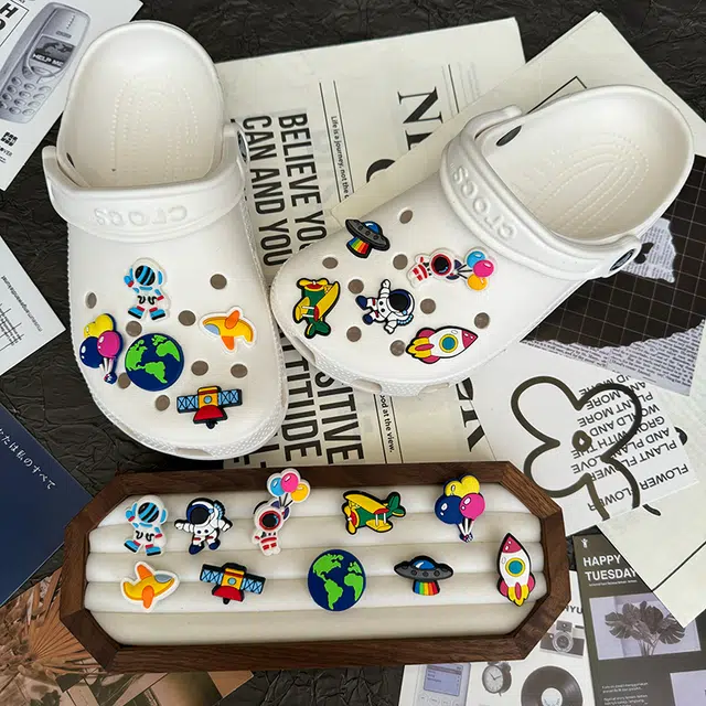 10 crocsDIY