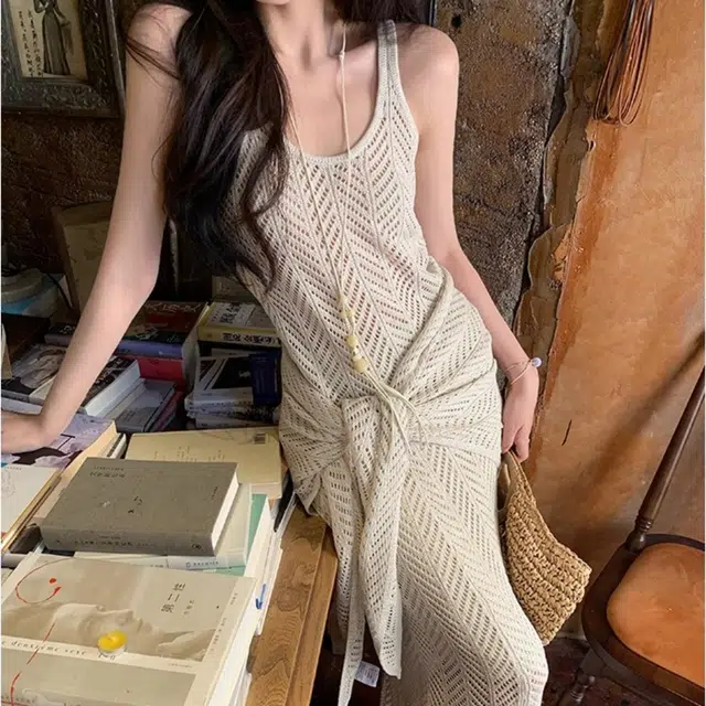 水中花 法式名媛风优雅舒适简约显瘦修身无袖挂脖上衣半身裙裙装套装 女款