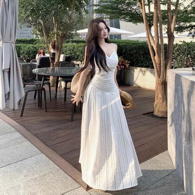 水中花 法式气质立体刺绣条纹设计感长裙显瘦时尚纯欲风吊带连衣裙 女款